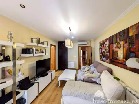 Piso en calle de la República Argentina