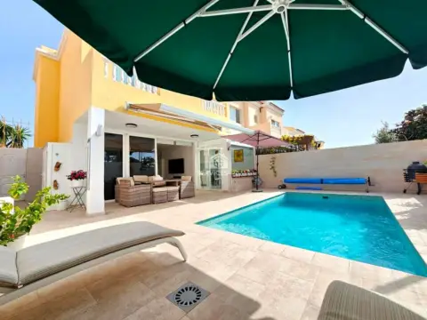 Chalet en calle El Basalto, nº 7
