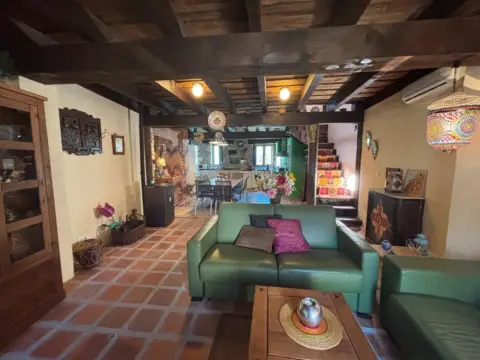 Casa adosada en calle de la Plazuela