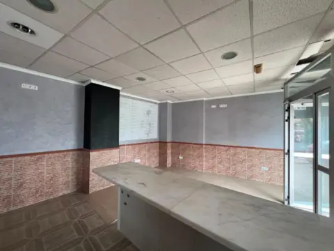 Local comercial en calle Virgen del Puig