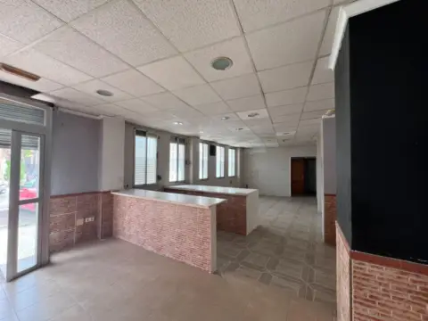 Local comercial en calle Virgen del Puig
