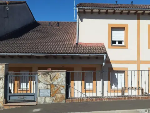 Casa adosada en calle de los Corteceros
