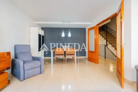 Casa adosada en Carrer de Isabel de Villena