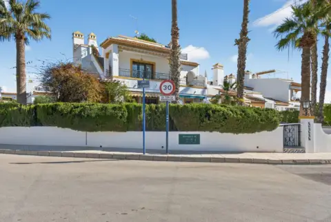 Casa adosada en Los Dolses