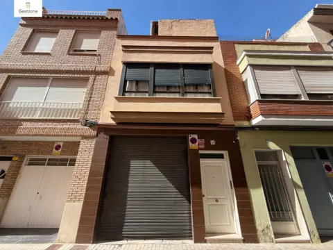 Casa adosada en Carrer de Santa Helena, 44