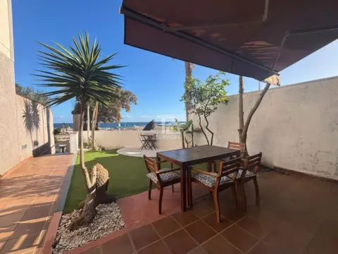 Casa adosada en Avenida Juan Carlos I, 25