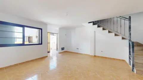 Casa adosada en calle Barranquillo de San Juan