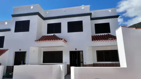 Casa adosada en calle Barranquillo de San Juan