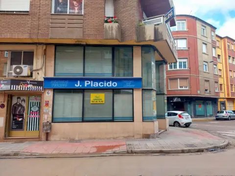 Local comercial en Avenida de Compostilla, 25