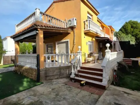 Casa pareada en Avenida camp del Turia