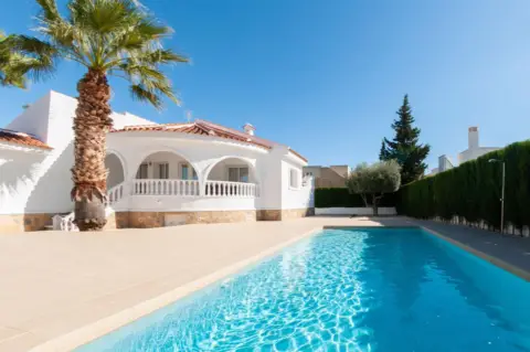 Chalet en calle Indira Gandhi