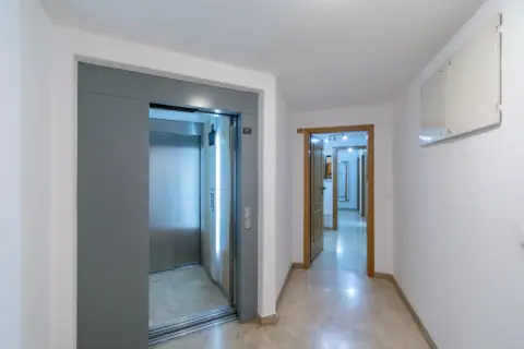 Piso en calle Ramón y Cajal