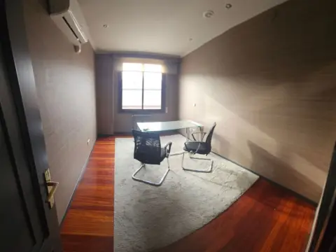 Oficina en calle del Progreso, 143