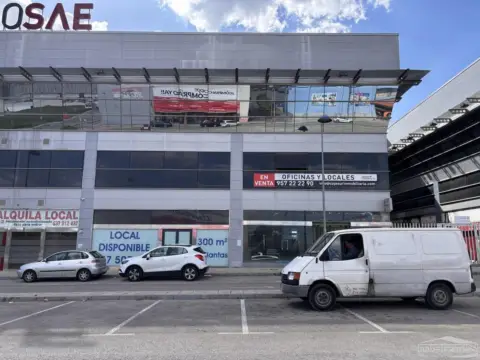 Local comercial en calle de Luisa López Fijo