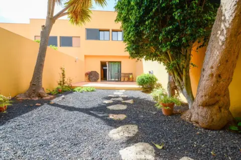 Casa adosada en Camino de las Gavias