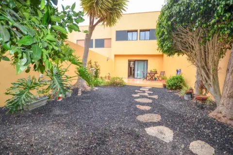 Casa adosada en Camino de las Gavias