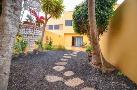 Casa adosada en Camino de las Gavias