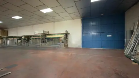 Nave industrial en calle de Joaquín Sánchez Valverde