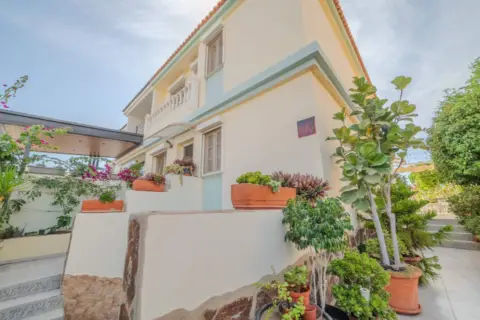 Casa pareada en calle Jaime Aragall