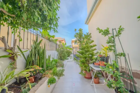 Casa pareada en calle Jaime Aragall