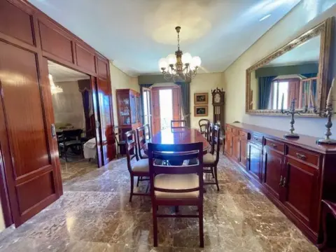 Piso en calle de las Cortes