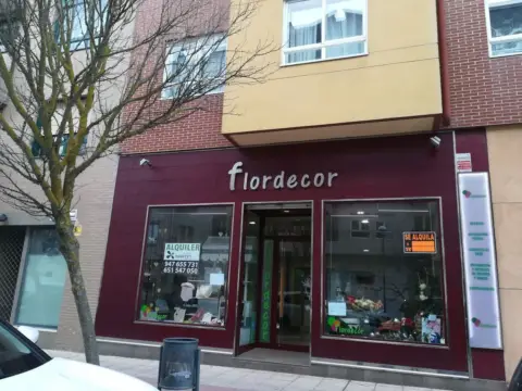 Local comercial en calle de María Moliner, 2