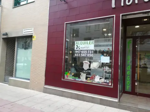 Local comercial en calle de María Moliner, 2