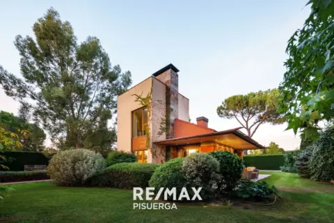 Chalet en calle de Barlovento, 182