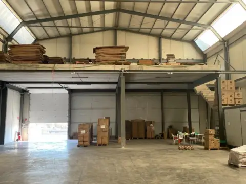 Nave industrial en Pol. Ind. los Vientos