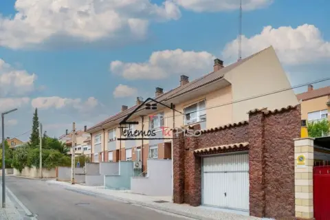 Casa adosada en calle del Albarracín