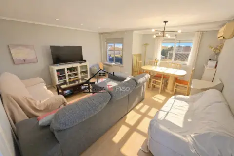 Piso en calle de Reina Fabiola, 7