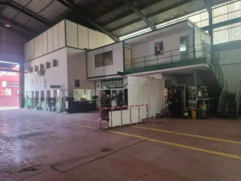 Nave industrial en calle de San Rafael