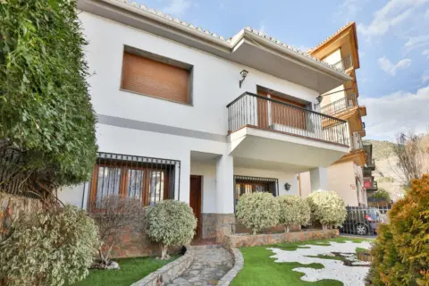 Casa adosada en Avenida de Andalucía