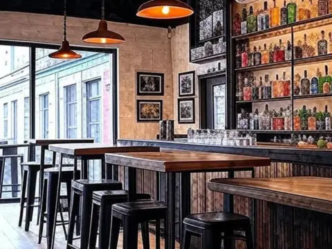 Local comercial en Plaza Masnou, 12