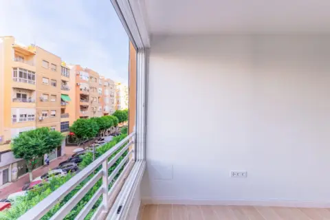 Piso en calle Granada, 308