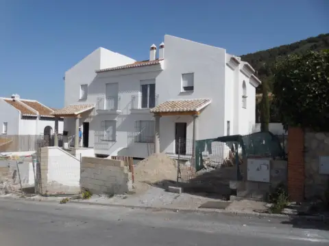 Casa pareada en Urbanizacion El Puntal 2