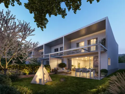 Casa adosada en calle Sector 2