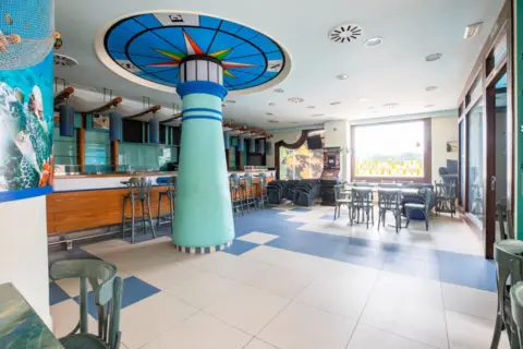 Local comercial en calle Pilar Lorengar, nº 5