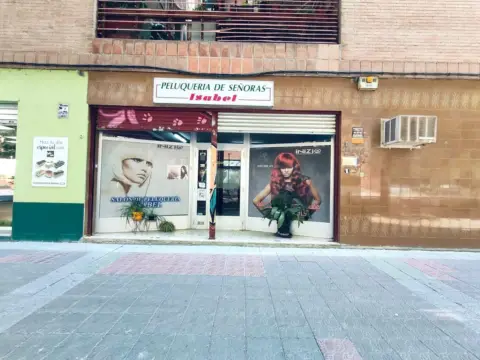 Local comercial en calle Iglesias, Pablo