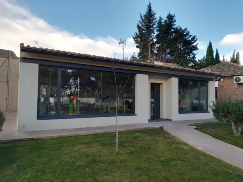 Terreno en calle Hermanos Royo Sinues