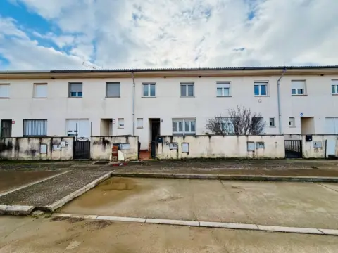 Casa adosada en Camino Viejo de Medina