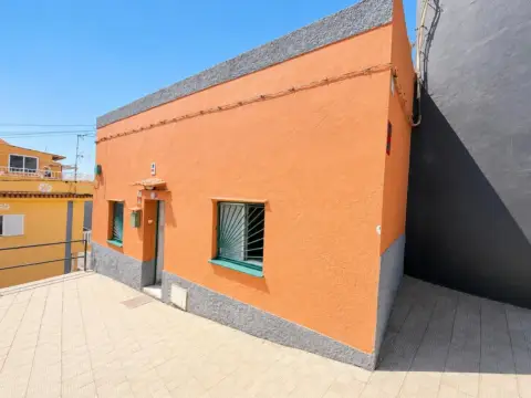 Casa en calle Oxígeno, 12