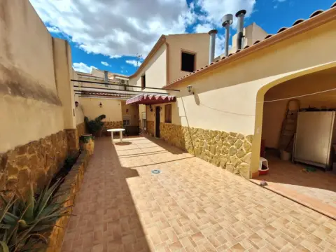 Casa en Algueña