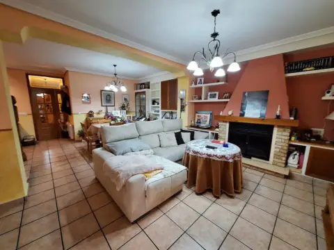 Casa en Algueña