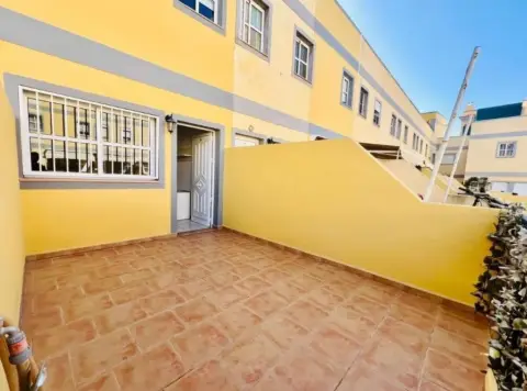 Dúplex en calle Llano Mora