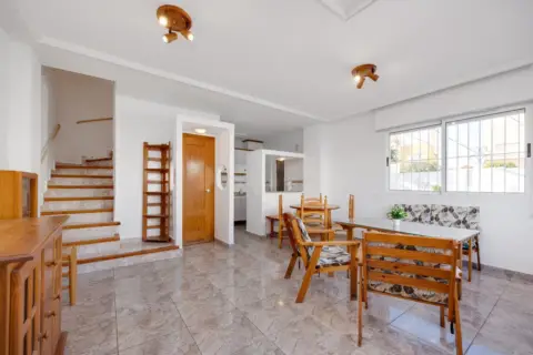 Chalet en calle Londres, nº 2