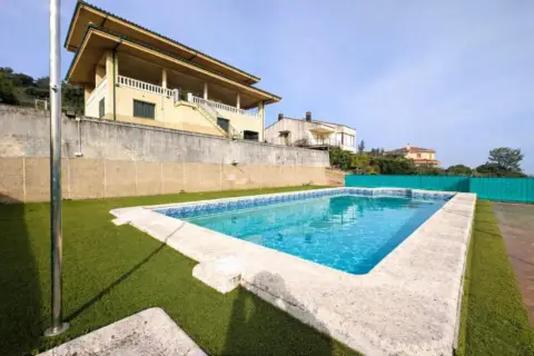 Chalet en Urb. El Pinar