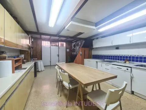 Local comercial en calle Entrefuentes