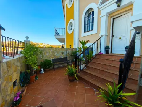 Casa adosada en calle de la Vihuela