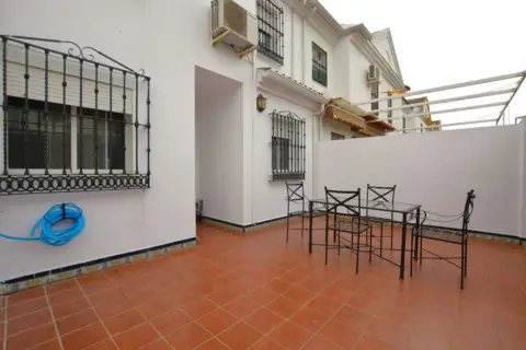 Casa adosada en calle de Lola Flores, 3
